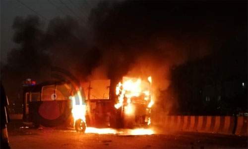 নারায়ণগঞ্জে ৯ ট্রাক-পিকআপ-বাসে আগুন