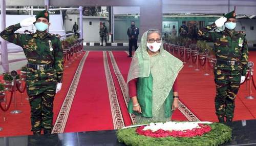 বঙ্গবন্ধুর প্রতিকৃতিতে প্রধানমন্ত্রীর শ্রদ্ধা