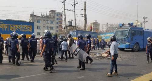 হরতালের সমর্থনে ঢাকা-চট্টগ্রাম মহাসড়ক অবরোধ : চলছে দফায় দফায় সংঘর্ষ