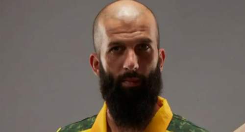 জার্সিতে মদ প্রস্তুতকারী সংস্থার লোগো, পরতে আপত্তি মইন আলির