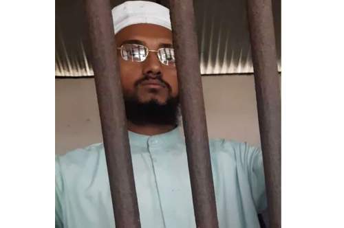 ফেসবুকে সরকারবিরোধী স্ট্যাটাস, হেফাজত নেতা কারাগারে