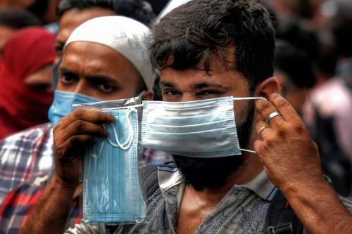 দুটি করে মাস্ক ব্যবহারের পরামর্শ দিয়েছে সরকার