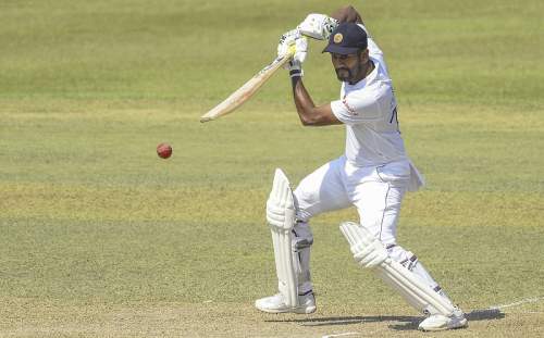 সমান তালে জবাব দিচ্ছে শ্রীলঙ্কা