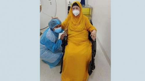 স্বাস্থ্যকর্মী পেলেন খালেদা জিয়ার স্নেহের পরশ, ফেসবুকে ভাইরাল স্বাস্থ্যকর্মী পেলেন খালেদা জিয়ার স্নেহের পরশ, ফেসবুকে ভাইরাল