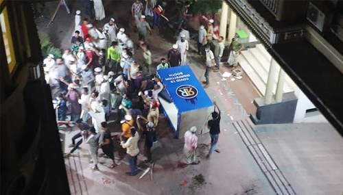 নারীসহ অবরুদ্ধ’ মামুনুল হককে ছিনিয়ে নিল হেফাজত কর্মীরা