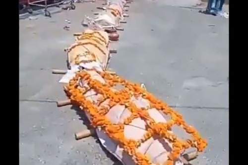 দিল্লির শ্মশানে এবার ফুরিয়েছে কাঠ, লাশের সারি নিয়ে চরম উদ্বেগ