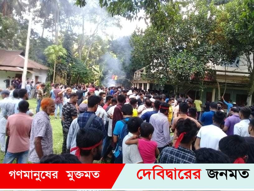 কুমিল্লায় খুনী মোশতাকের বাড়িতে হামলা ইটপাটকেল নিক্ষেপ