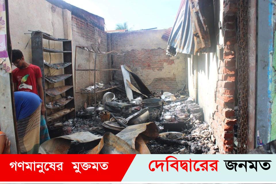 দেবীদ্বারে ভয়াবহ অগ্নিকান্ড দেড় কোটি টাকা ক্ষয়ক্ষতি ১১ দোকান ভষ্মীভূত
