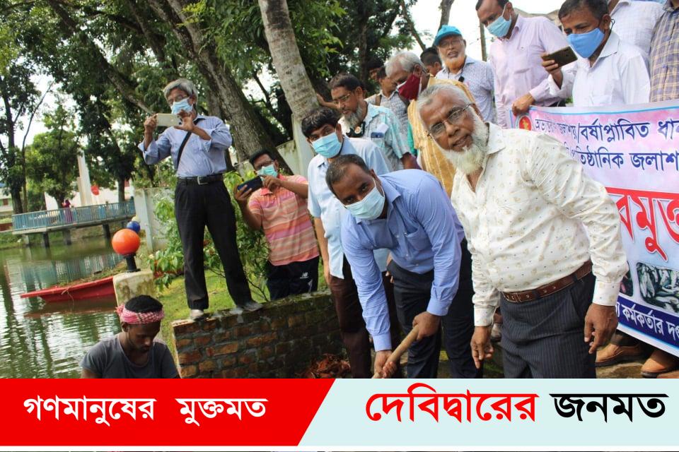 দেবীদ্বারে ৭টি পুকুরে ৪২৭ কেজি মাছের পেনা অবমুক্ত