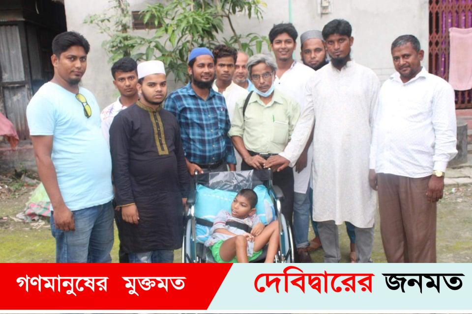 হুইল চেয়ারে বসে প্রতিবন্ধি ছনুর অনাবিল আনন্দের হাসি,কাঁদলেন মা
