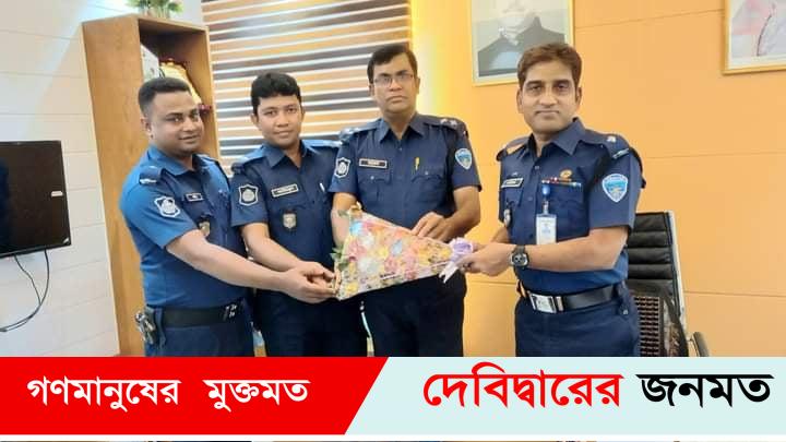 দেবীদ্বারে পুলিশ সদস্যদের উৎসাহ প্রদানে ওসি আরিফুর রহমানের পুরস্কার বিতরণ