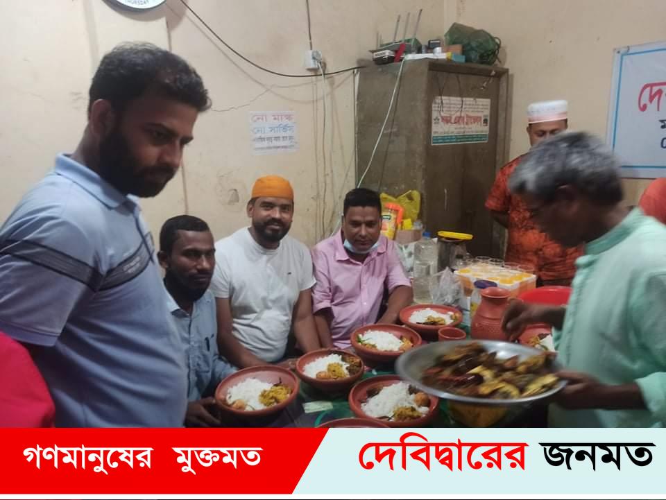 দেবীদ্বার উপজেলা প্রেসক্লাবে মা-মেয়ের আয়োজনে পান্থা, ইলিশ ইফতার