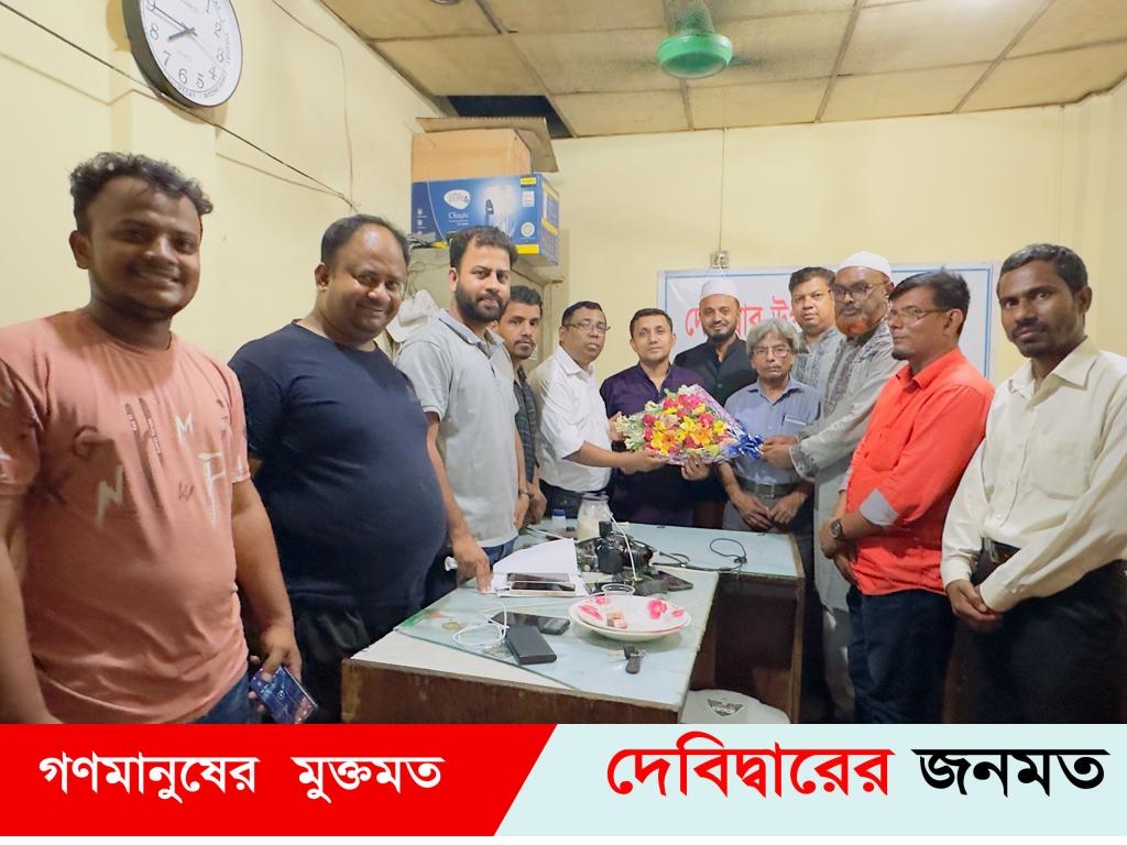 দেবীদ্বার উপজেলা প্রেসক্লাবের নবগঠিত কমিটির সাংবাদিকদের সাথে আ’লীগ নেতার শুভেচ্ছা