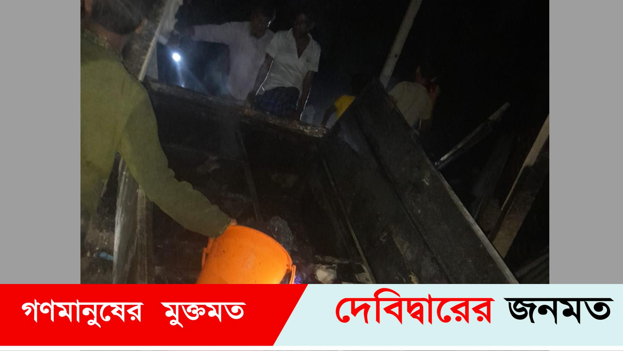 দেবীদ্বারে অগ্নিকান্ডে কৃষকের বসত ঘর পুড়ে ছাই