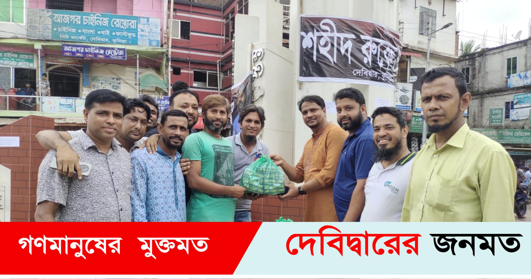 দেবীদ্বারে ট্রাফিক শিক্ষার্থীদের মাঝে খাবার বিতরণ