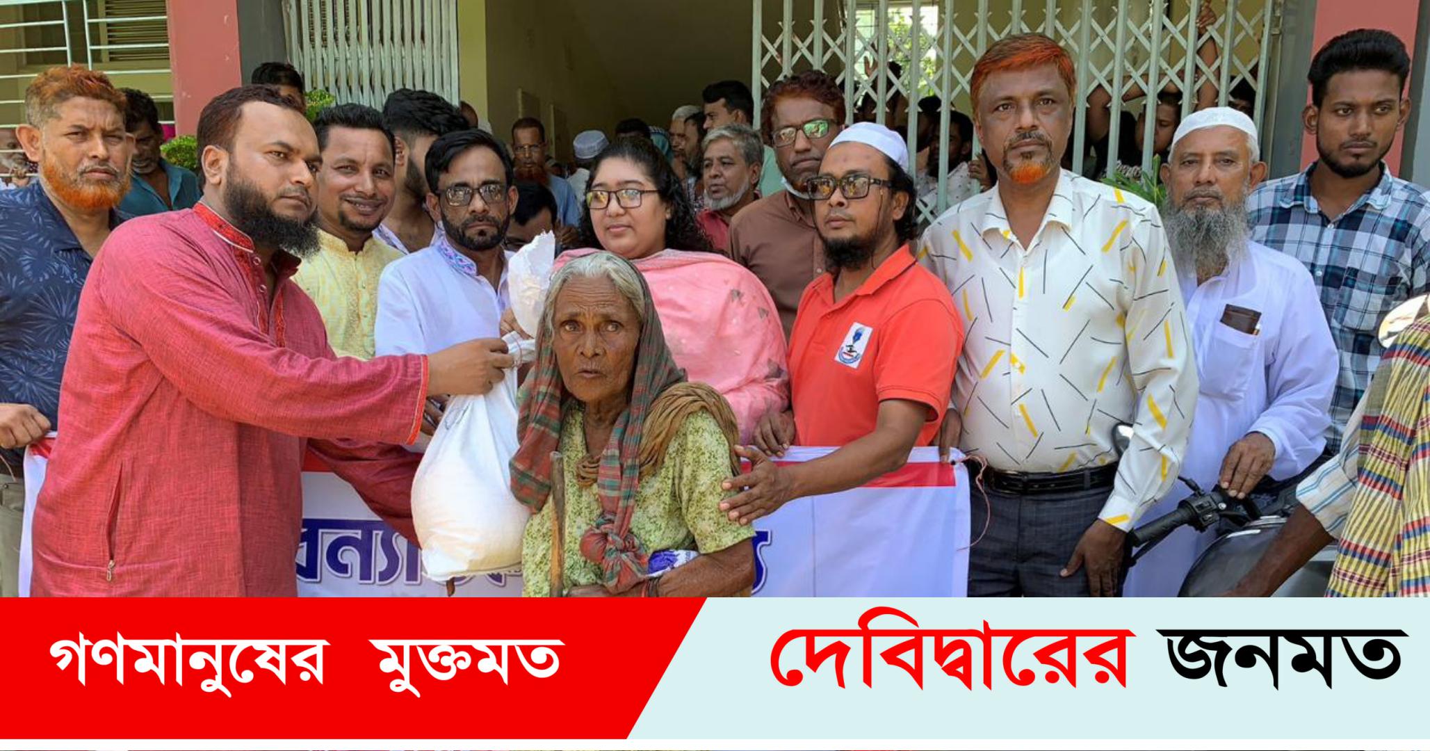 দেবীদ্বারে ৫ শতাধিক বানভাসির পাশে খাদ্য সামগ্রী নিয়ে দাড়ালেন বন্ধু উন্নয়ন সংস্থা
